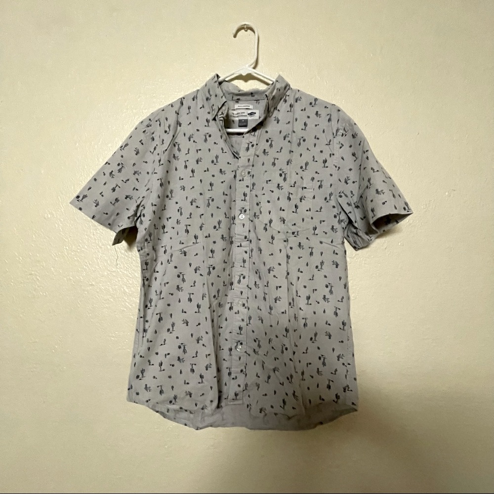 Old Navy short sleeve size medium shirt